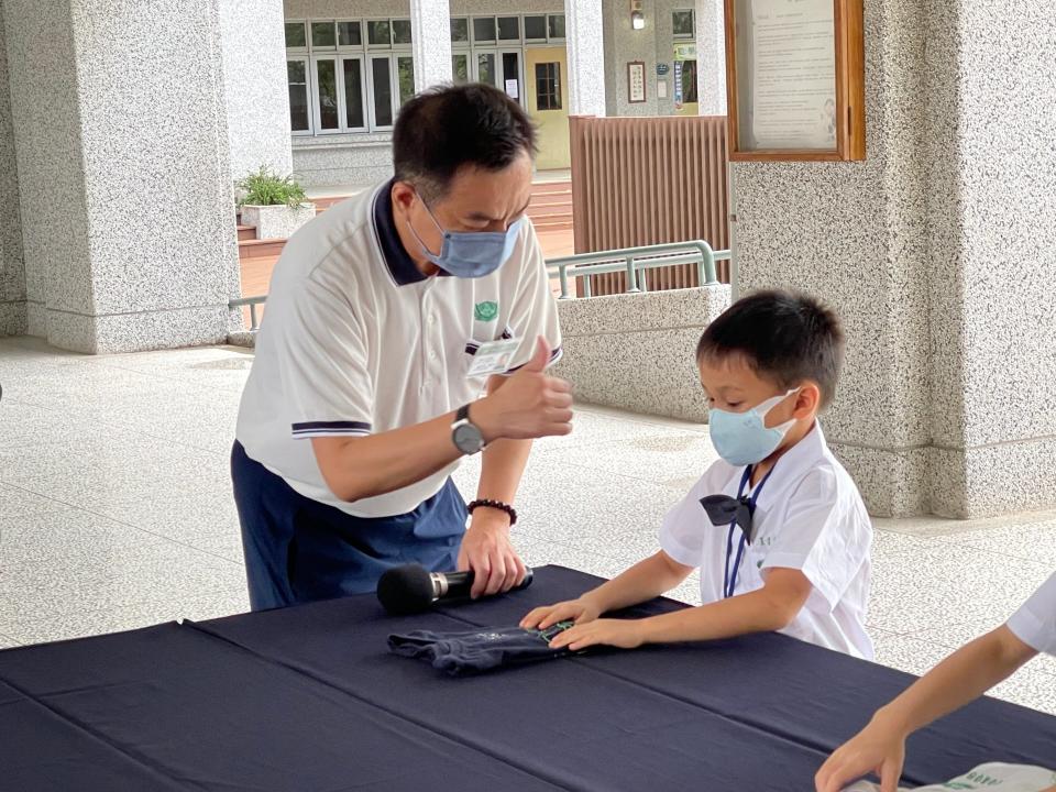 有了趴、摺、翻三步驟，摺衣服一點都不難。