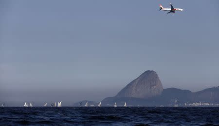 Competitors take part in the men's Finn class, with the Sugarloaf Mountain in the background, during the first test event for the Rio 2016 Olympic Games at the Guanabara Bay in Rio de Janeiro August 3, 2014. REUTERS/Sergio Moraes