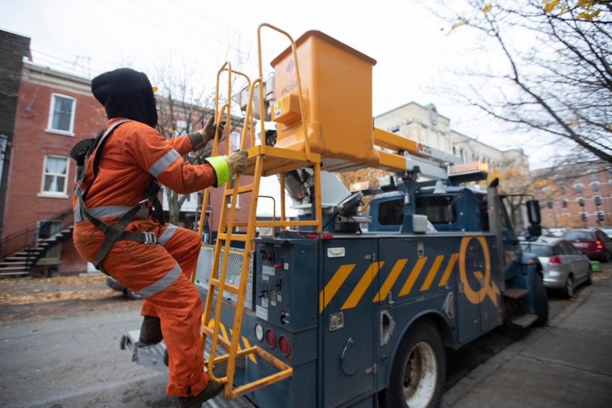 An archival photo of a Hydro-Québec worker after a wind storm.  (Ivanoh Demers/Radio-Canada - image credit)