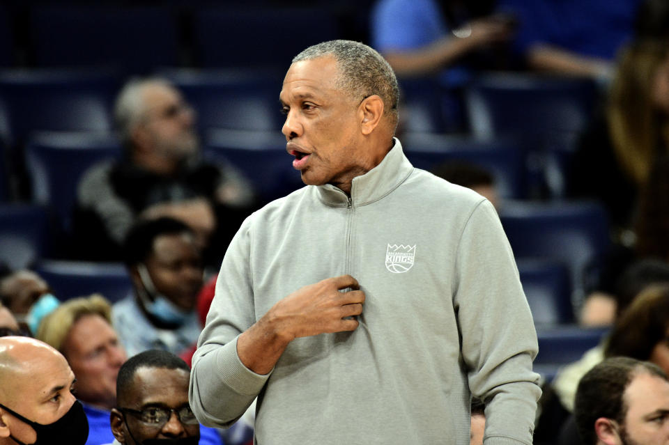 Sacramento Kings head coach Alvin Gentry talks to players in the first half of an NBA basketball game against the Memphis Grizzlies Sunday, Nov. 28, 2021, in Memphis, Tenn. (AP Photo/Brandon Dill)