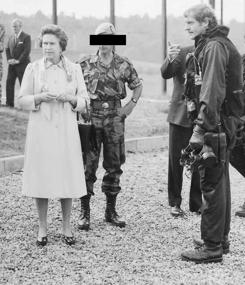 Turtle with the Queen during a demonstration of the SAS's capabilities following the Iranian Embassy siege 