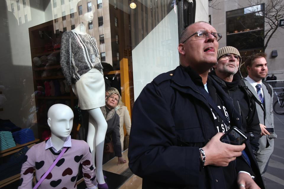 10-Ton Norway Spruce Becomes Rockefeller Center's Christmas Tree