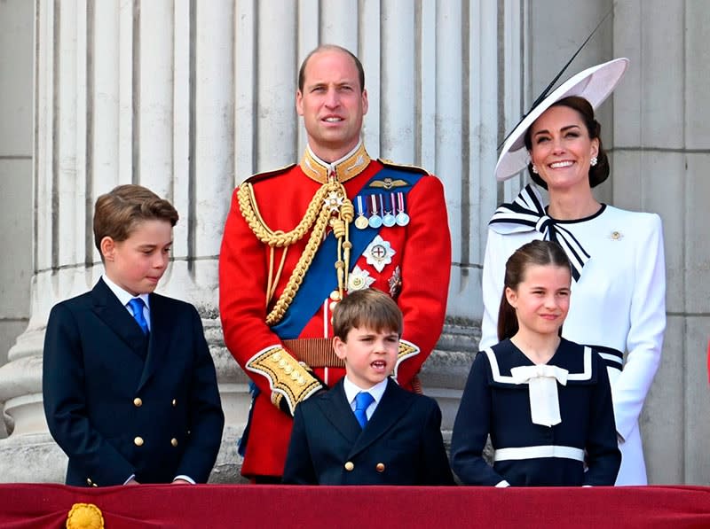 kate-middleton-balcon-look