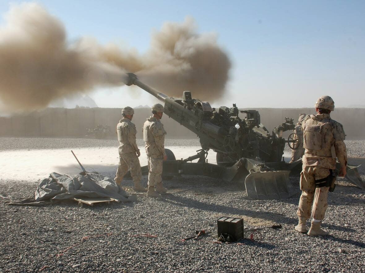 A M-777 artillery unit fires at a target during the Afghan war on Nov. 24, 2010. Prime Minister Justin Trudeau says Canada will provide artillery to Ukraine to help fight off the Russian invasion. (Murray Brewster/The Canadian Press - image credit)