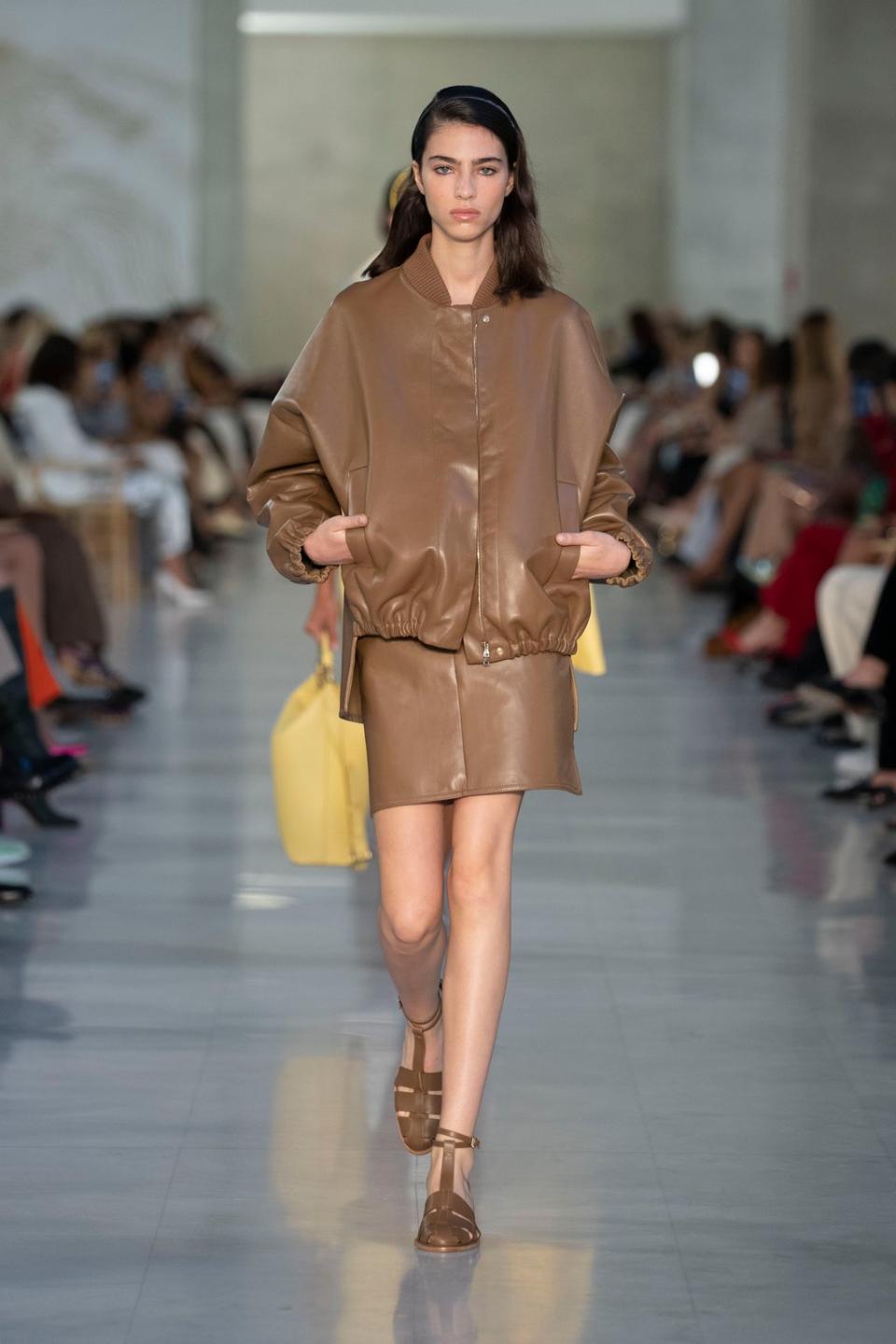  (MaxMara)