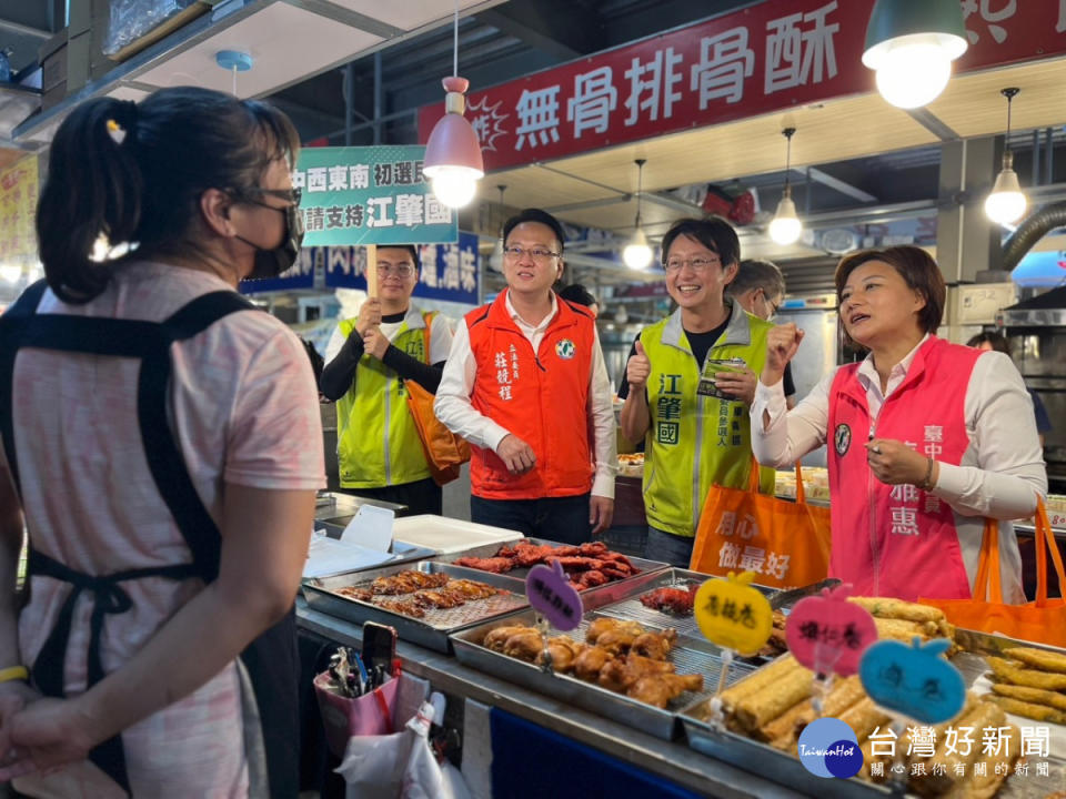 代表正國會參加中六區立委初選的江肇國下午先發制人，在同派系立委莊競程、英派市議員陳雅惠陪同下，到健康市場拜票。江肇國提供