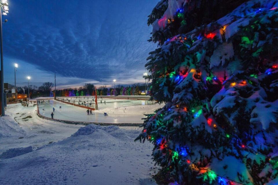 Enjoy all manner of icy activities at Guidant John Rose Minnesota OVAL