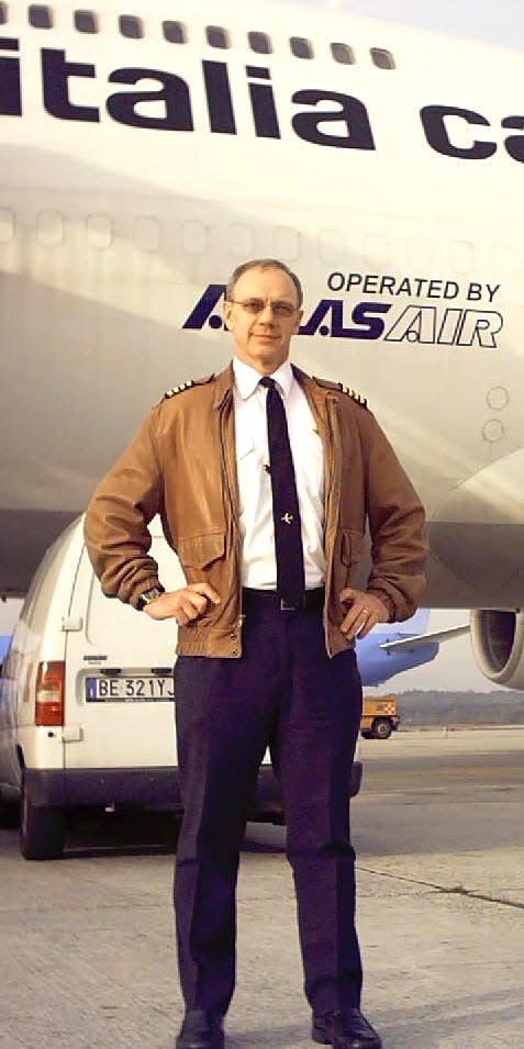 Skip Carter in front of an Atlas Air 747