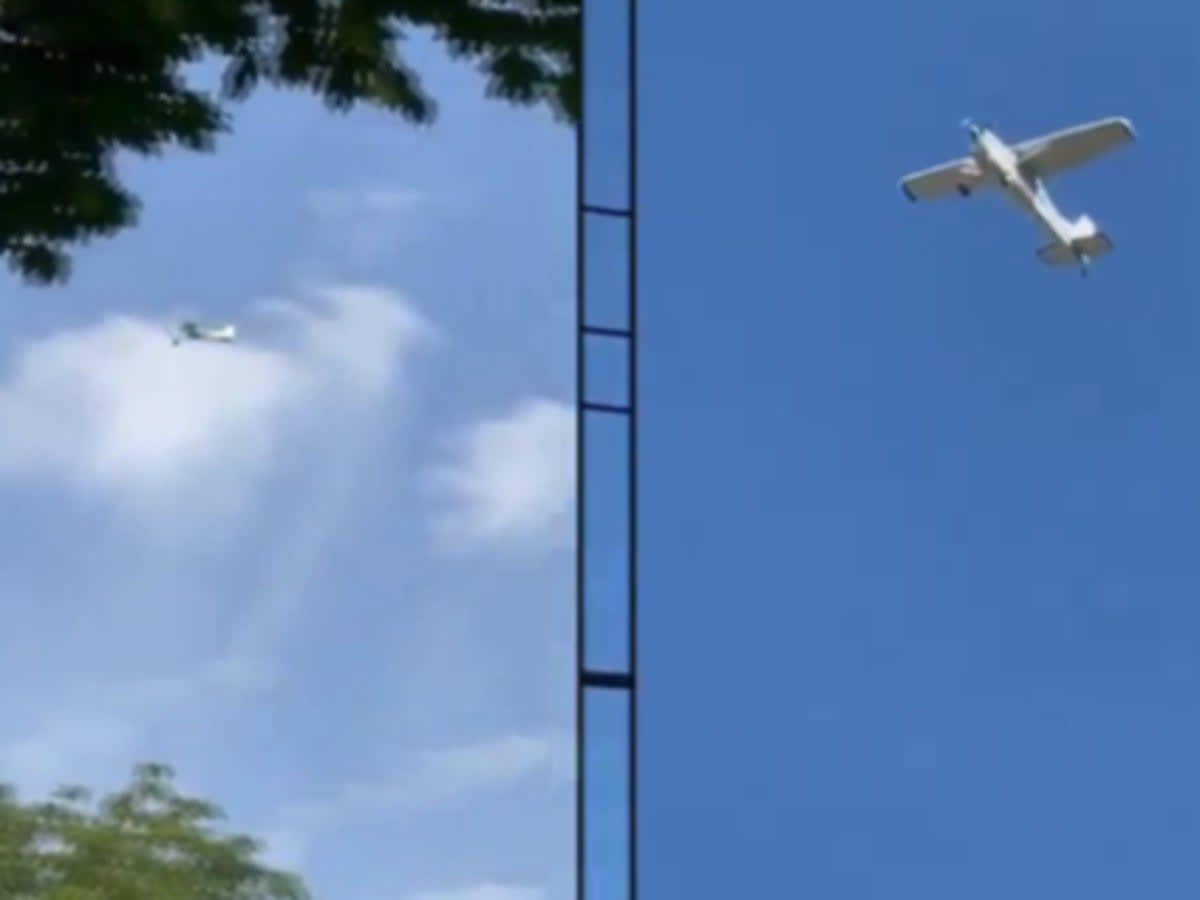 Michael Arnold’s plane is seen flying low over Schuylerville, New York (via WRGB)