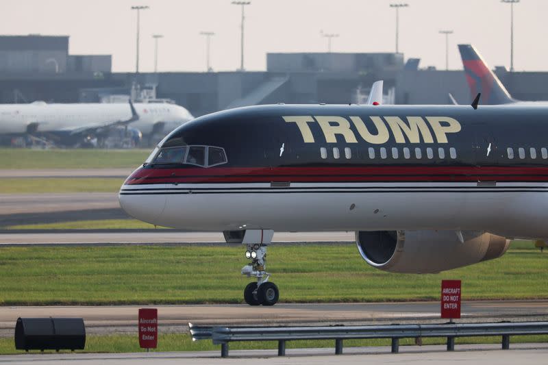 Expresidente de Estados Unidos Donald Trump llega al aeropuerto internacional Hartsfield-Jackson de Atlanta, en Georgia