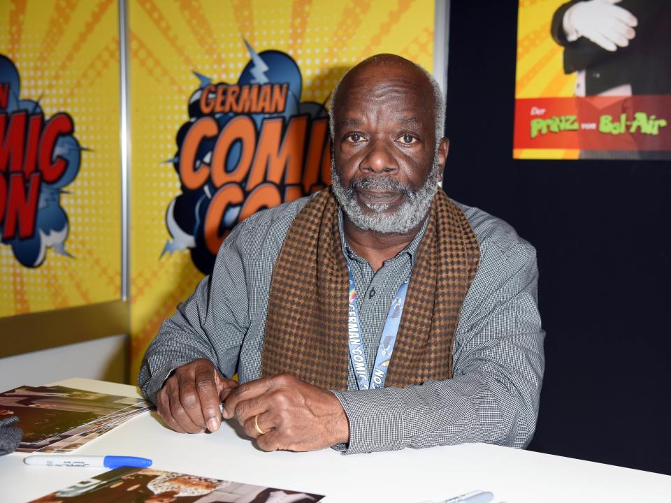 joseph marcell signing autographs at comic con