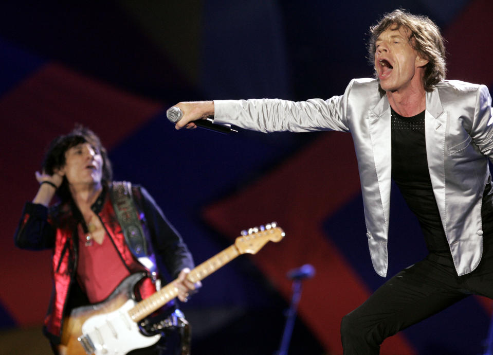 Immer für eine große Pose gut: Mick Jagger (R) bei einem Konzert der 'A Bigger Bang'-Tour im Februar 2006. (Foto: REUTERS/Sergio Moraes)