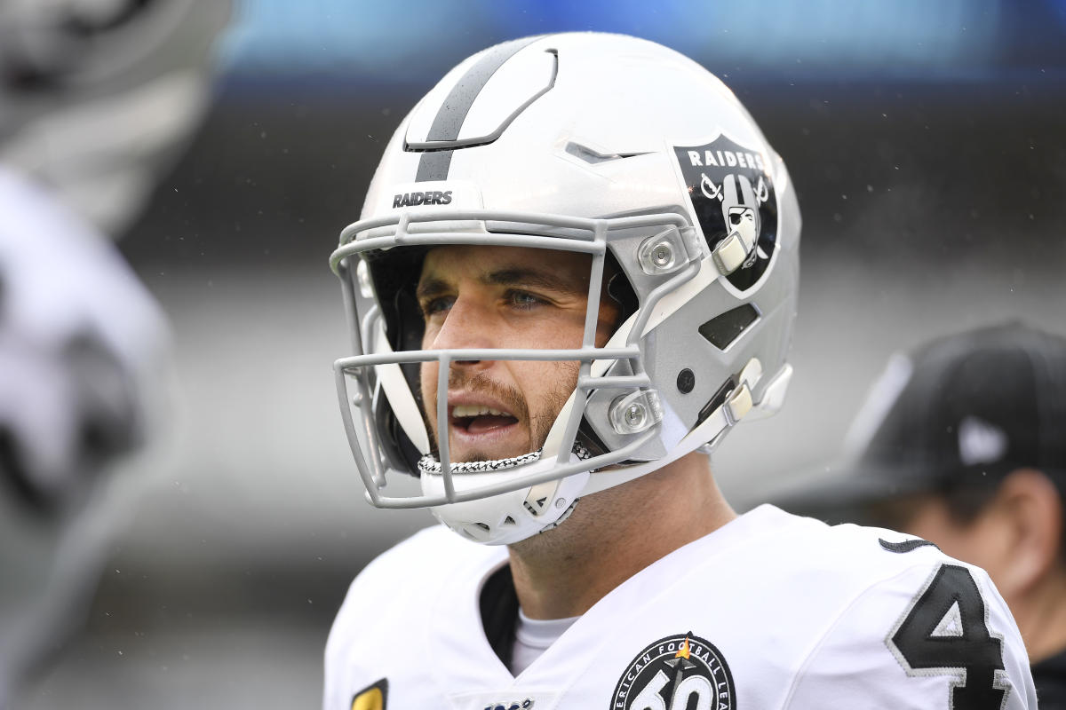 East Rutherford, New Jersey, USA. 24th Nov, 2019. Oakland Raiders  quarterback Derek Carr (4) during a NFL game between the Oakland Raiders  and the New York Jets at MetLife Stadium in East