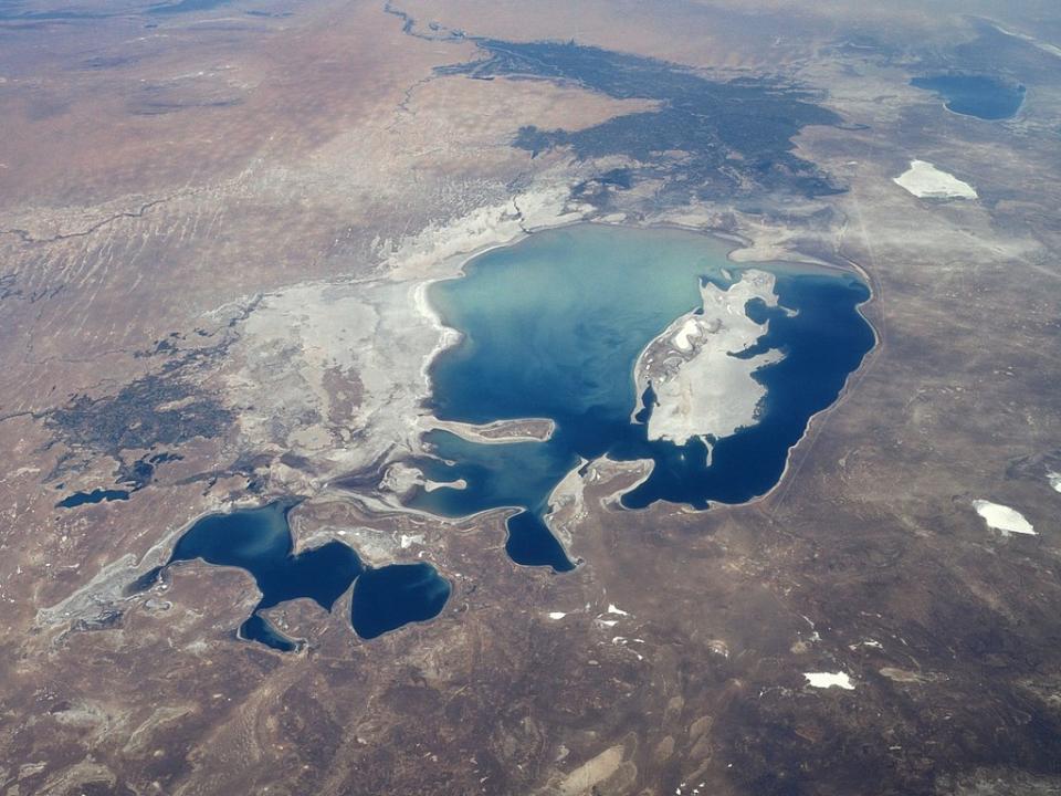 1997年時NASA從空中拍攝到的鹹海 (Photo by NASA, Wikimedia Commons提供) 