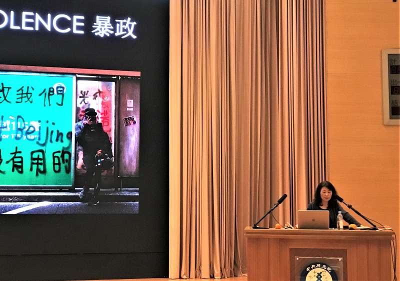 11月30日，香港社會學家李靜君來台探討香港反送中運動帶來的社會學反思。（蔡娪嫣攝）