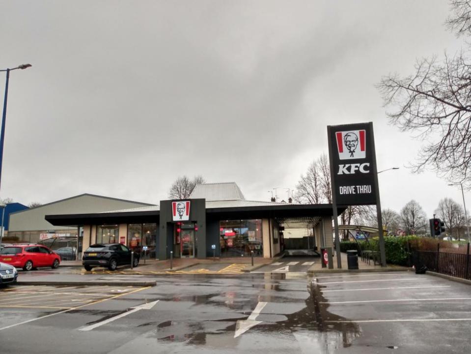 Reading Chronicle: KFC drive-thru at Reading Retail Park, Oxford Road. Credit: James Aldridge, Local Democracy Reporting Service