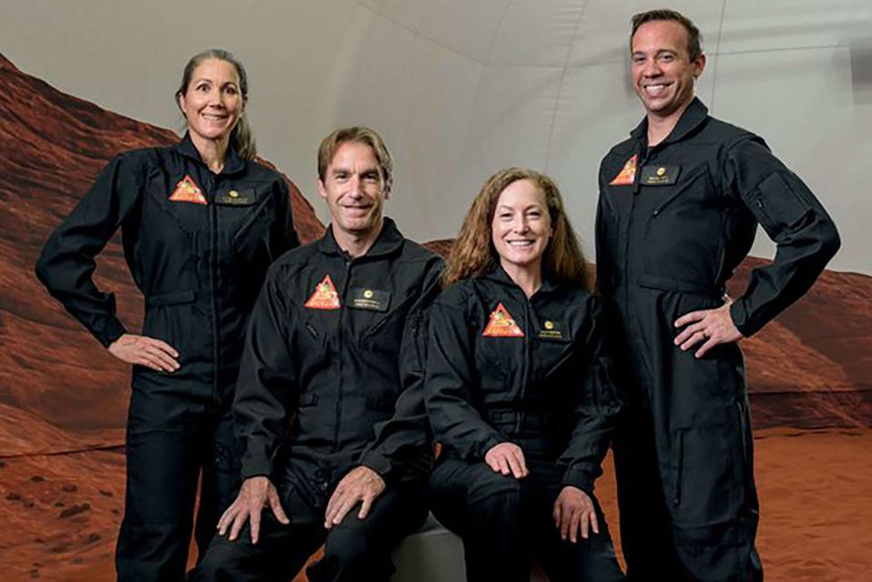4 voluntarios se embarcan en una misión para vivir dentro de una simulación 3D de Marte durante 378 días