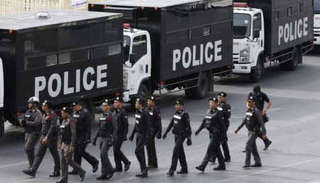Police officers march to take up positions at the Victory Monument, after it was banned to anti-coup protesters who were gathering on previous days, in Bangkok May 29, 2014. REUTERS/Erik De Castro