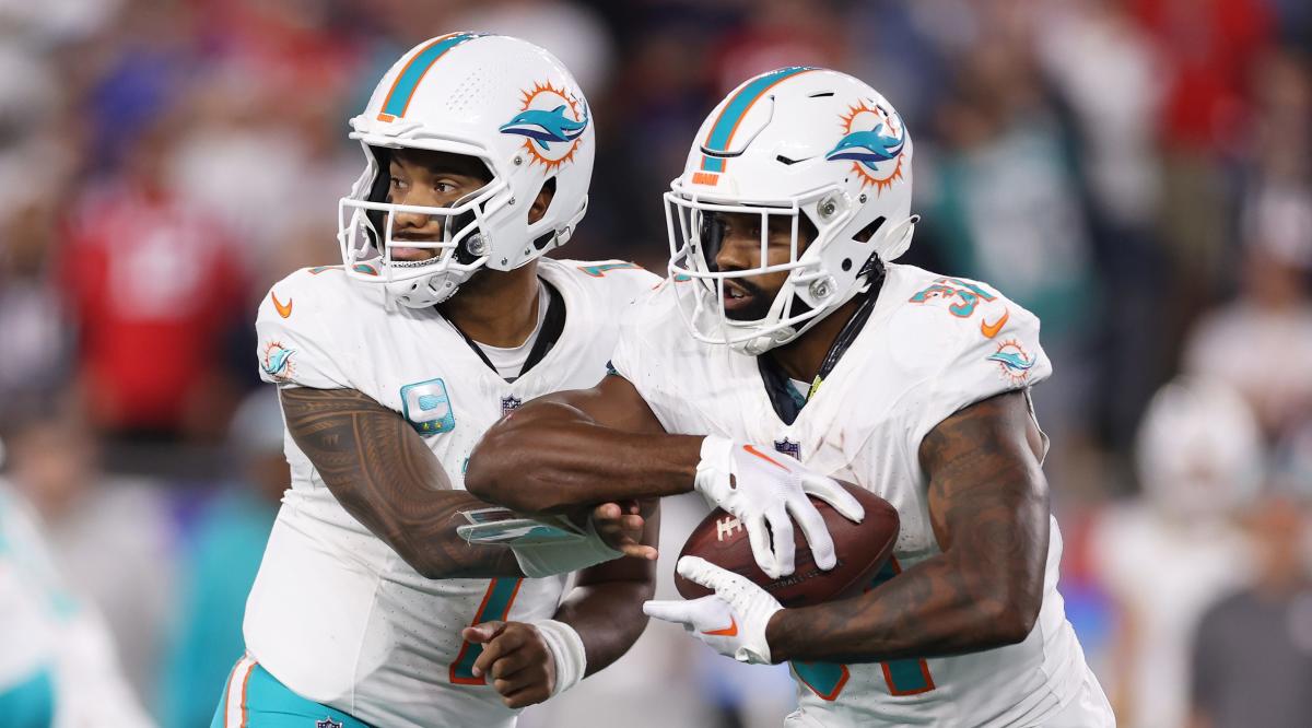 IRVINE, CALIFORNIA - 24 JUNE 2021: Football Helmets of the Miami Dolphins  Vs New England Patriots, Week One Opponents in the NFL Editorial Image -  Image of football, mini: 226568635