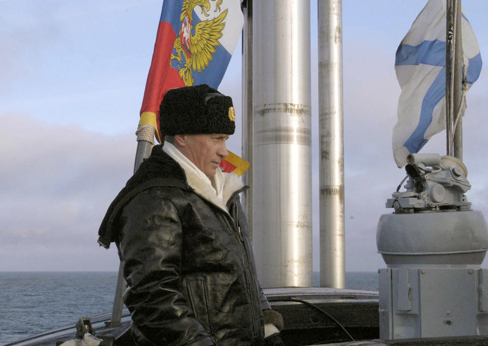 Putin, a bordo de un submarino de Rusia en 2004. (REUTERS/Presidential Press Service/Itar-Tass  WAW/GB)