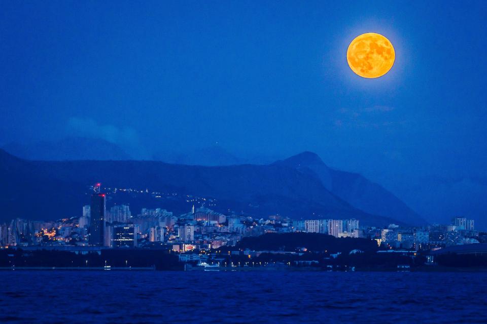 Split, Croatia. 30th Aug, 2023. Super Blue Moon is seen over Split, Croatia, on August 30, 2023. Photo: Zvonimir Barisin/PIXSELL Credit: Pixsell/Alamy Live News