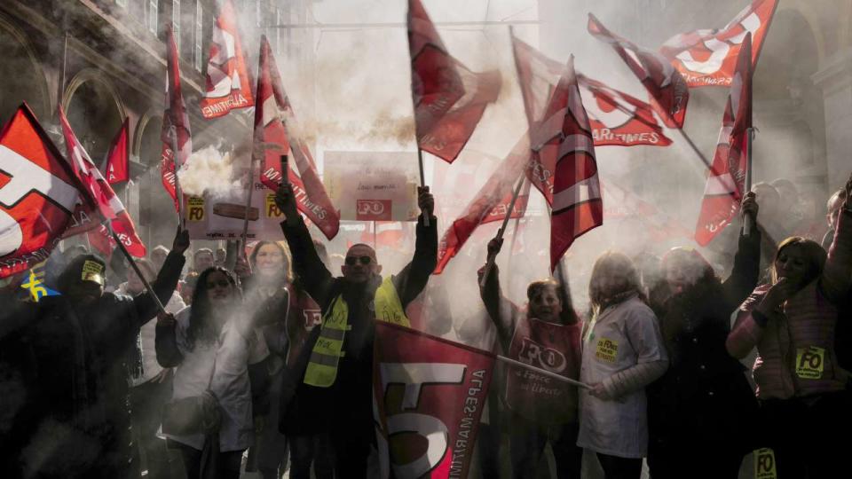 La deuxième journée de mobilisation contre la réforme des retraites ce mardi 31 janvier a été marquée par un hausse du nombre de manifestants dans la plupart des villes, comme ici à Nice, selon les chiffres des syndicats.