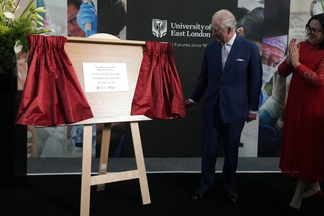 The King unveils plaque