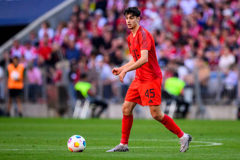 Munich's Aleksandar Pavlovic in action during the German Bundesliga soccer match between Bayern Munich and VfL Wolfsburg at Allianz Arena. Tom Weller/dpa