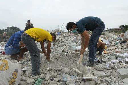 People search for items to recycle amidst debris in Pedernales, after an earthquake struck off Ecuador's Pacific coast, April 21, 2016. REUTERS/Guillermo Granja