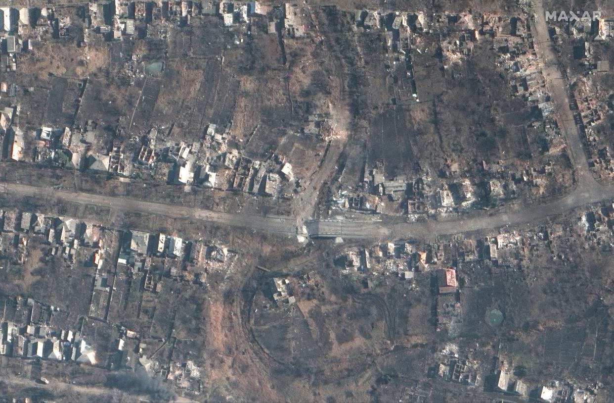 A roadway destroyed in southern Bakhmut (Satellite image ©2023 Maxar Technologies)