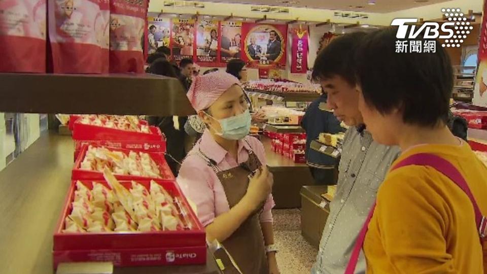 馬英九擔任台北市長任內推廣鳳梨酥節，佳德得獎後再度吸引更多人潮。（圖／TVBS資料畫面）