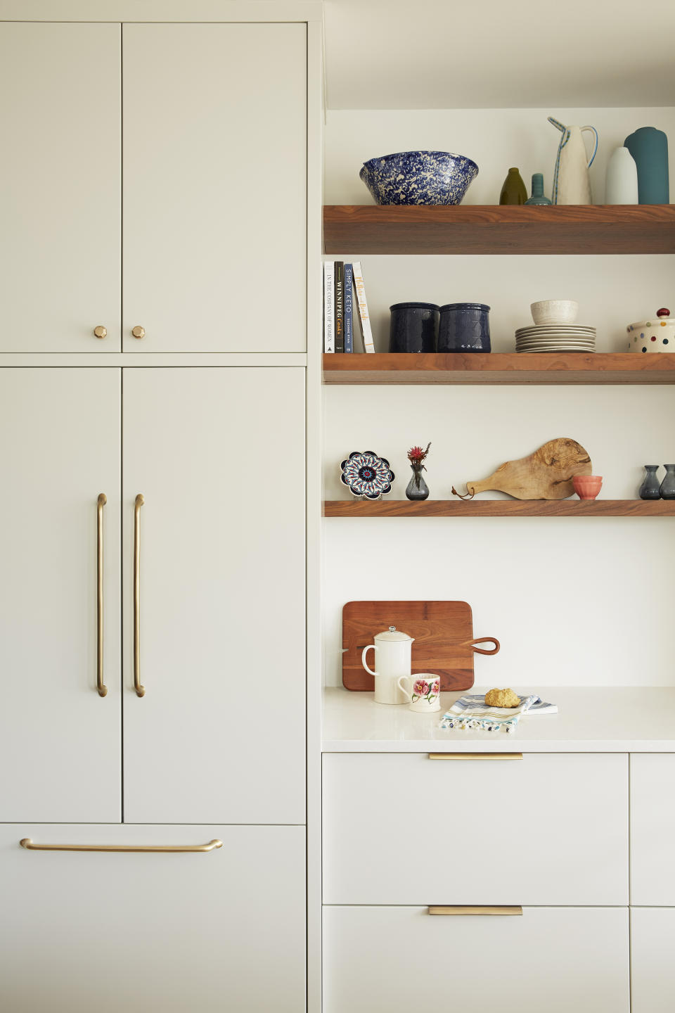 cream kitchen with mismatched brass hardware