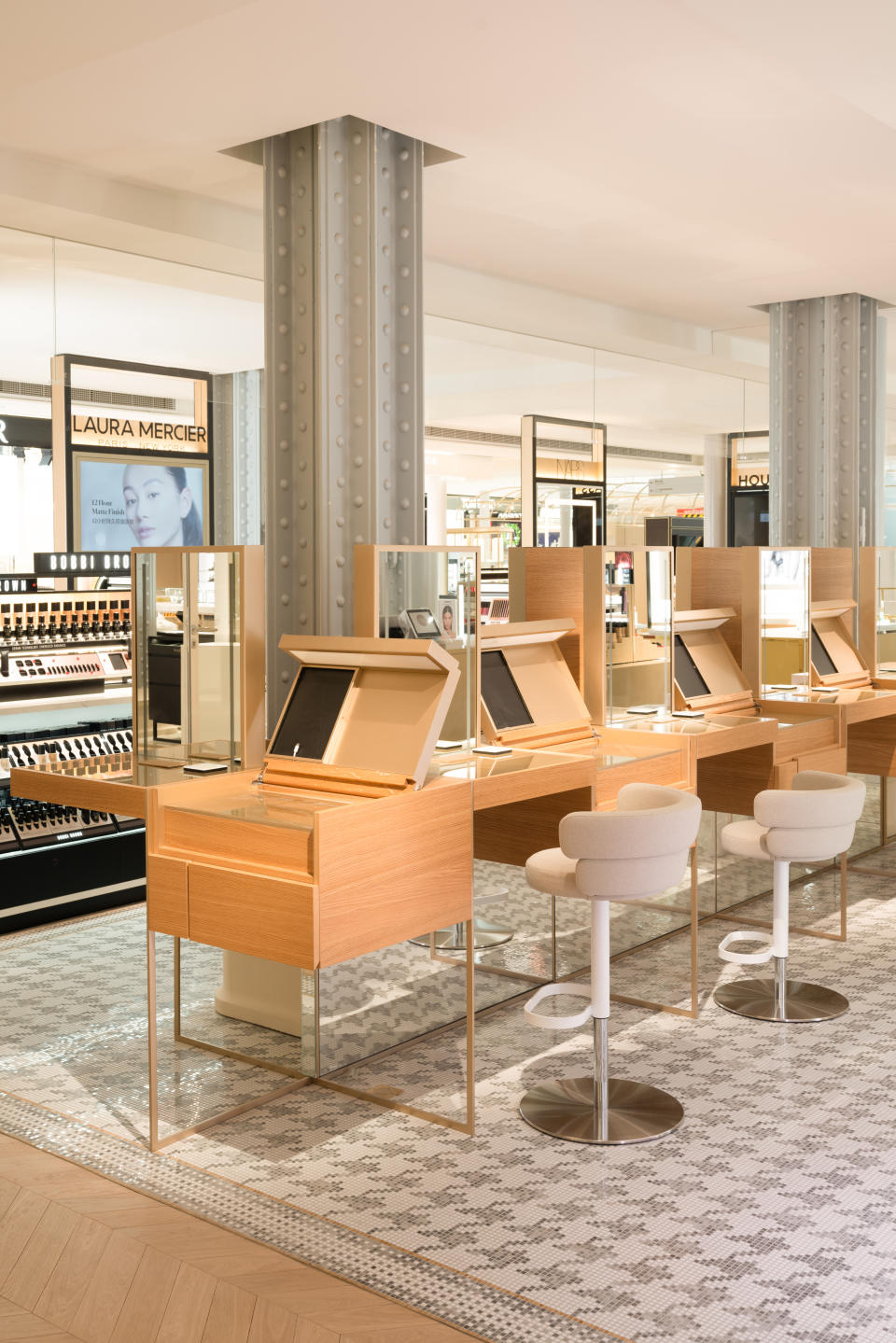 The makeup bar. - Credit: Courtesy of Stéphane ABOUDARAM | WE ARE CO/Samaritaine