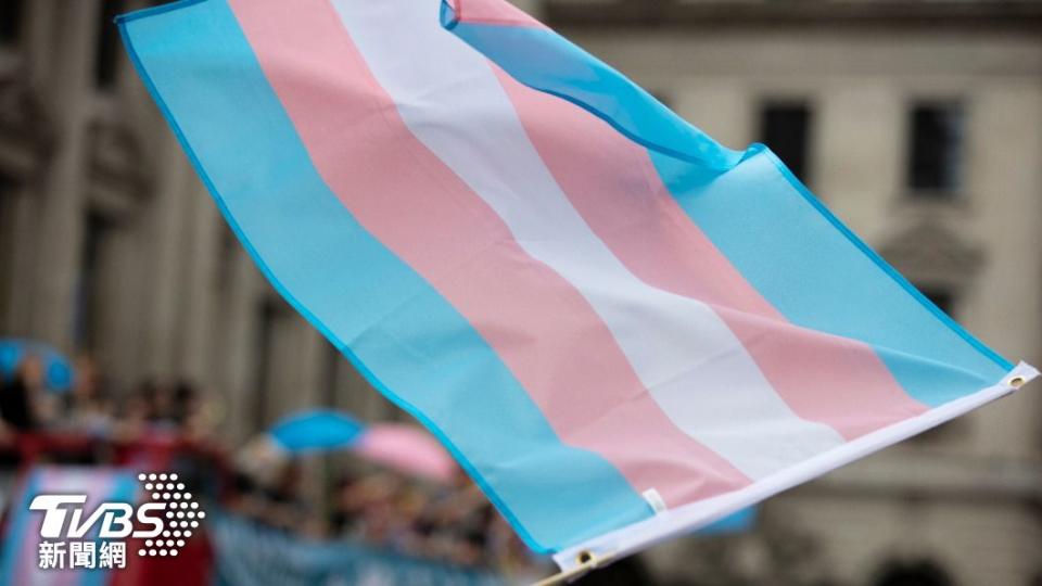 象徵跨性別群體的旗幟。（示意圖／shutterstock達志影像）