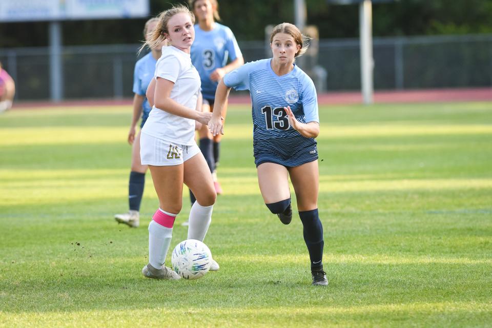 Hoggard forward Ellis Kellis passes the ball as the Vikings hosted Apex in the third round of the NCHSAA state playoffs on Monday, May 22, 2023.