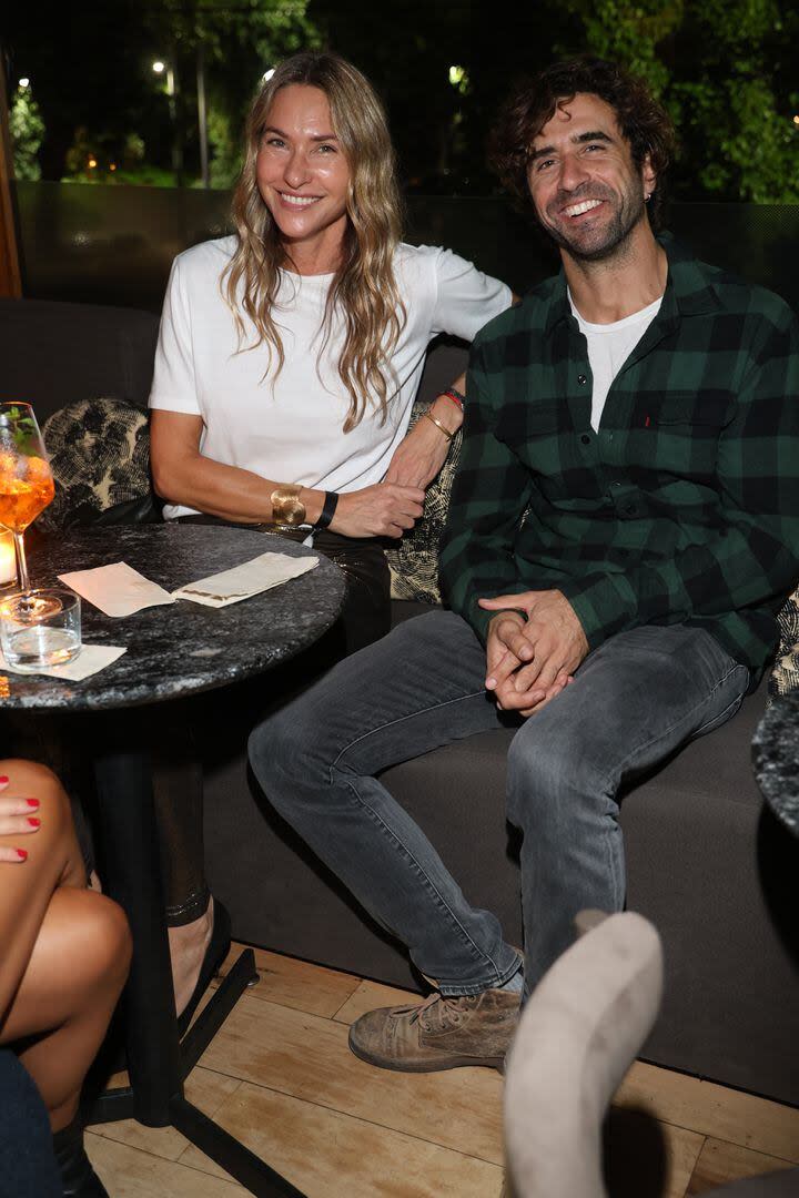 Andrea Bursten participó del evento junto a su novio, Cochito López. La modelo y empresaria gastronómica y el expiloto de carreras blanquearon su romance este verano en las playas de Punta del Este