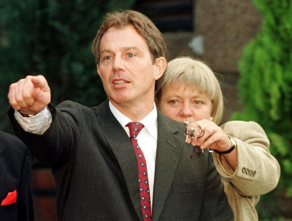 Prime Minister Tony Blair and Northern Ireland Secretary Mo Mowlam (Tim Ockenden/PA) (PA Archive)