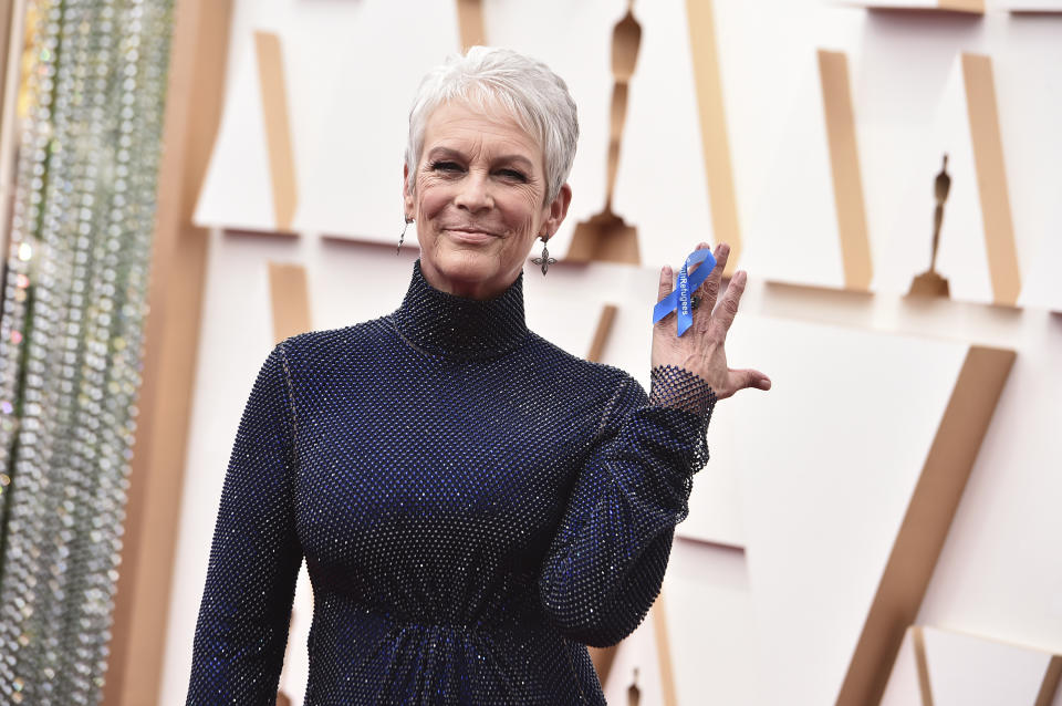 Jamie Lee Curtis llega a la ceremonia de los premios Oscar el domingo 27 de marzo de 2022 en el Teatro Dolby en Los Ángeles. (Foto por Jordan Strauss/Invision/AP)