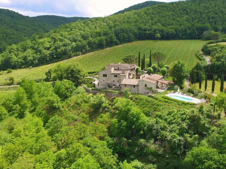 2) Gorgeous five-bedroom villa, Tuscany, Italy