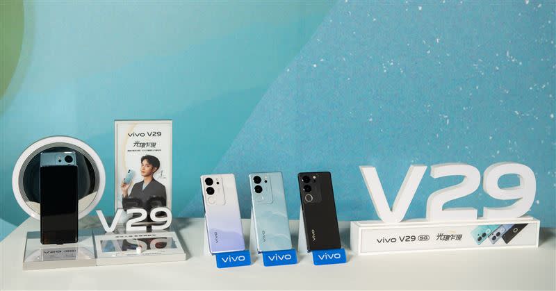 vivo V29 5G打造全新湛藍「山海青」、優雅「繁星紫」外觀設計，另外更有經典「蒼穹黑」配色。