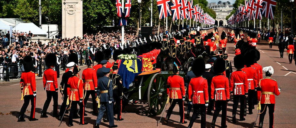 Le 14 septembre, le cercueil de la reine Elizabeth II a quitté le palais de Buckingham pour rejoindre le palais de Westminster.  - Credit:MARCO BERTORELLO / AFP