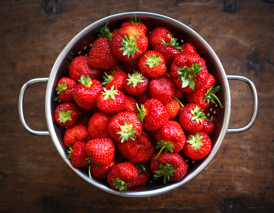 Erdbeeren aus dem geschützten Anbau sind schon ab Mai erhältlich. (Bild: Getty Images)