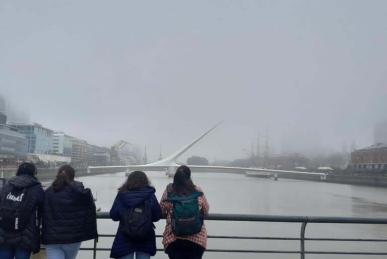 Puerto Madero, invadido por la niebla