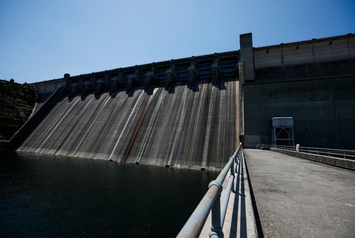 The 252 foot tall Table Rock Dam first began power generation in of June 1959. The dam contains more than 1.2 million cubic yards of concrete and is 6,432 feet long including its two earth embankments.