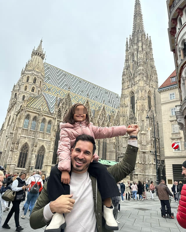 Javier Castillo con su hija Gala