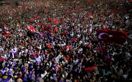 Istanbul votes in mayoral re-run