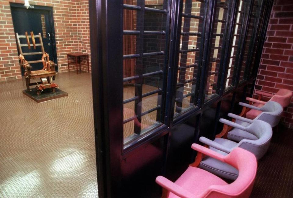 South Carolina’s electric chair was placed at the center of the death chamber in the Broad River Correctional Facility in 1998. The viewing room to the right is where media, lawyers and family members from both sides sit as witnesses.