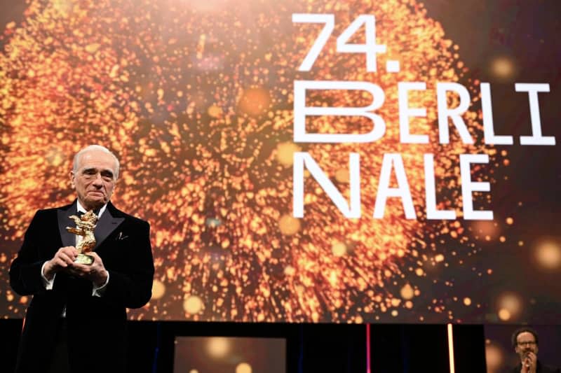 US director Martin Scorsese receives the Honorary Golden Bear award during the 74th Berlinale film festival (Berlinale). Sebastian Christoph Gollnow/dpa