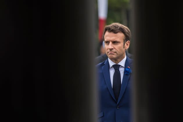 EXCLUSIF - La popularité de Macron (ici le 8 mai 2021) au plus bas depuis un an après sa défaite aux législatives (Photo: via Associated Press)
