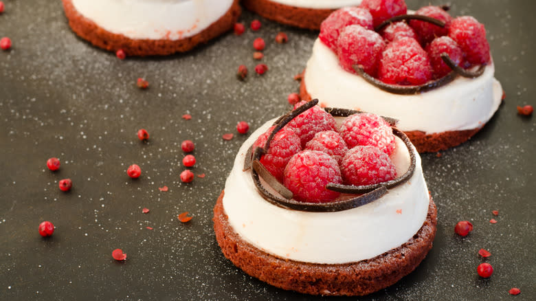 Raspberry cakes with pink peppercorns